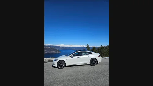 TESLA Model S 75