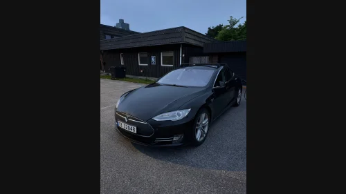 TESLA Model S 70D