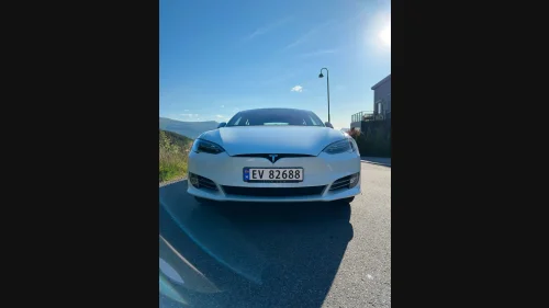 TESLA Model S 75D MCU2/EAP/SKINN/KAMERA/PREMIUM/PANORAMA/NETFLIX