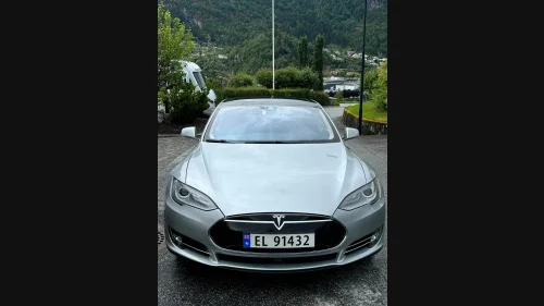TESLA MOTORS Model S