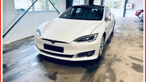 TESLA MOTORS Model S 75D.Autopilot.Panorama soltak.