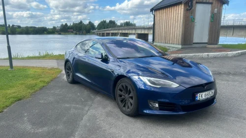 TESLA Model S 75D/4WD/Pano/Hifi/Skinn/2.5pilot ++