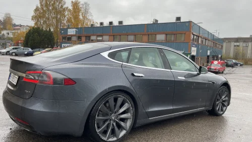 TESLA Model S 75D 4WD EU-OK LUFT.F EAP SERVIC.H PANO CARBO STOR.B V.P