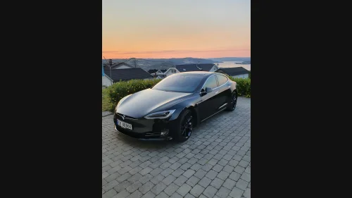 TESLA Model S 100D FSD, CSS