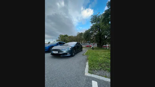 TESLA MOTORS Model S 4x4 Gratislading Autopilot Premiumpakke Få eiere