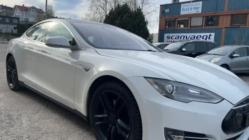 TESLA MOTORS Model S 002 525HK 4WD GRATIS LADING STOR BATTERI EU-OK VINTERP.