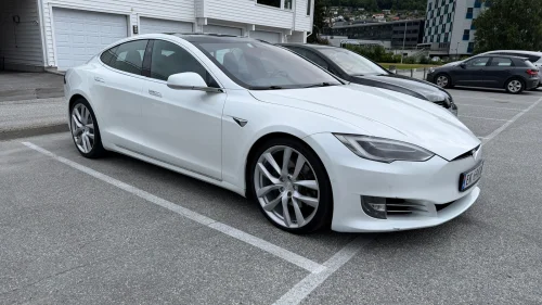 TESLA Model S 75D 4WD