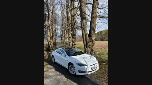 TESLA Model S 75D 4WD