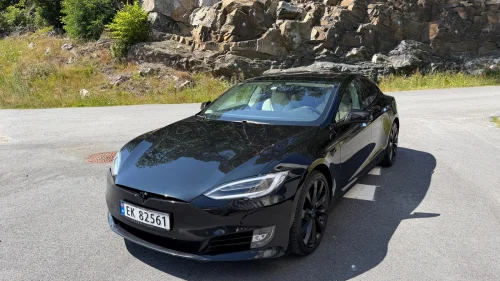 TESLA Model S 75D