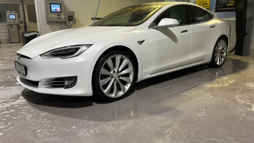 TESLA Model S 75D 4WD