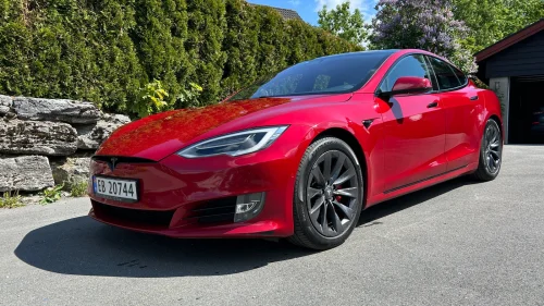TESLA Model S Raven Performance 800HK