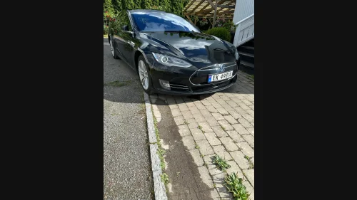 TESLA MOTORS Model S P90DL