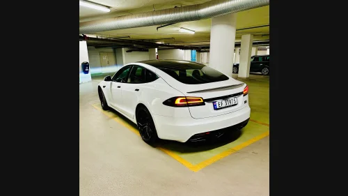 TESLA Model S PLAID