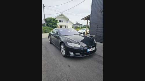 TESLA MOTORS Model S 85