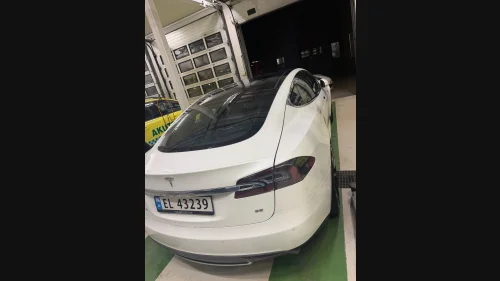 TESLA MOTORS Model S 85