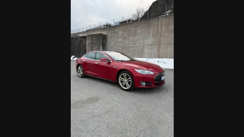 TESLA MOTORS Model S