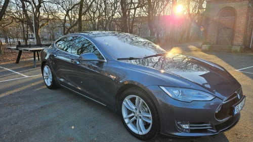 TESLA MOTORS Model S 85D