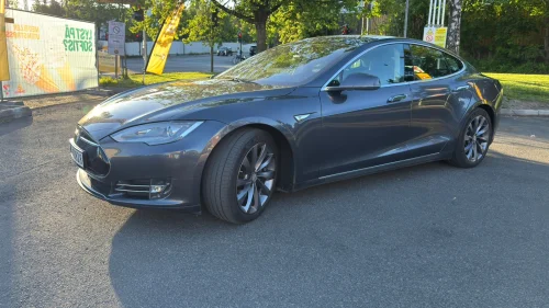 TESLA MOTORS Model S 85D