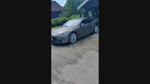 TESLA MOTORS Model S 85D