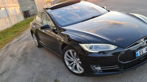 TESLA MOTORS Model S 85D