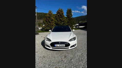 TESLA MOTORS Model S