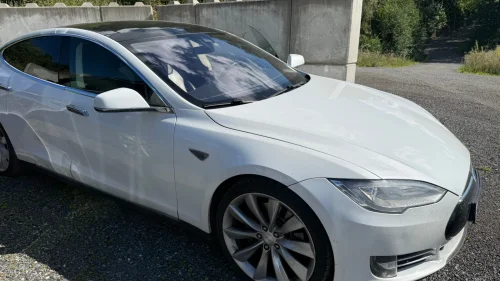 TESLA MOTORS Model S 85d