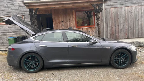 TESLA MOTORS Model S 85D