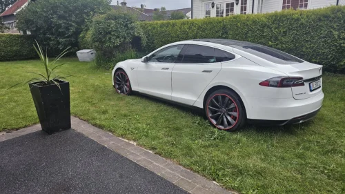 TESLA MOTORS Model S P85D Performance