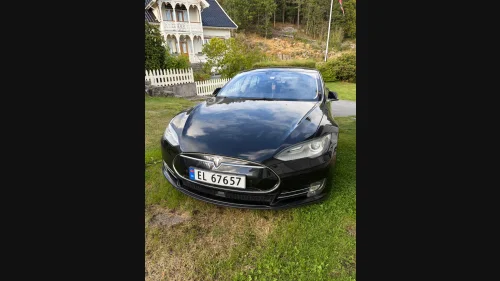 TESLA MOTORS Model S 85P Performance