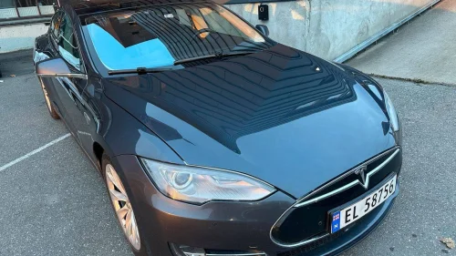 TESLA MOTORS Model S Topp utstyrt Tesla Model S 85D med Dual Motor firehjuls