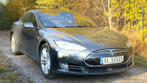 TESLA MOTORS Model S P85D Performance