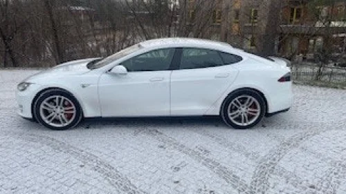 TESLA MOTORS Model S P85D Performance