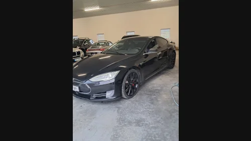 TESLA MOTORS Model S P85D Performance GRATIS LADING 700 HK