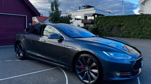 TESLA MOTORS Model S P85D Performance