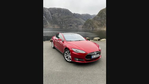 TESLA MOTORS Model S 85D -1 EIER- GRATIS LADING/SOLTAK/EU2027++