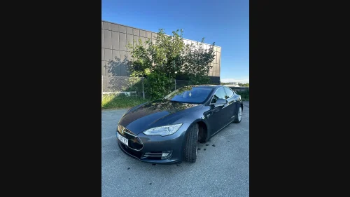 TESLA MOTORS Model S