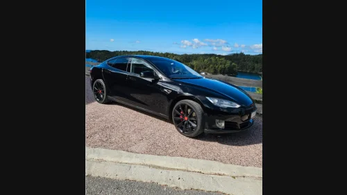 TESLA MOTORS Model S P85D Performance