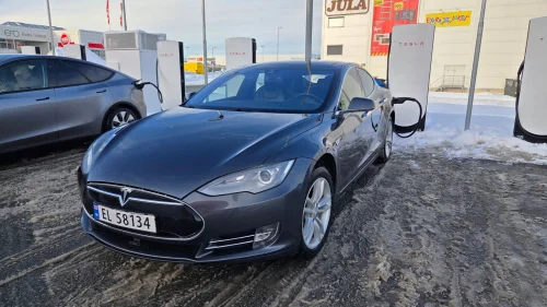 TESLA MOTORS Model S 85D