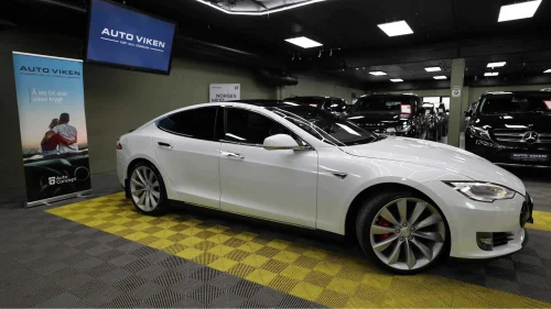 TESLA MOTORS Model S P85D-460R.V-700HK-PERFOMANCE-A.PILOT-PANO-NAVI-DAB-ACC