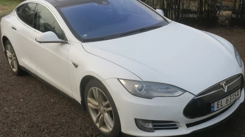 TESLA MOTORS Model S 85D