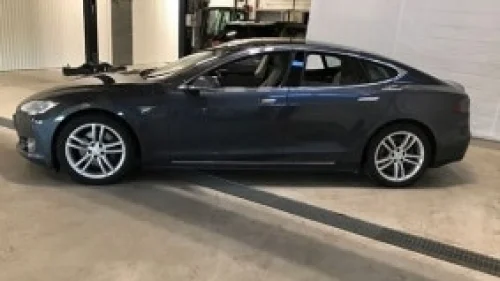TESLA MOTORS Model S 85D / 4x4 / Lav km / Defekt batteri