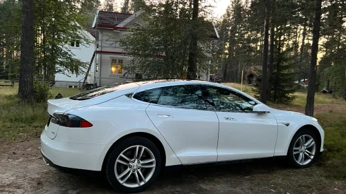 TESLA MOTORS Model S 85D