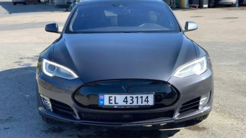 TESLA MOTORS Model S P85D Performance