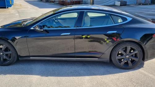 TESLA MOTORS Model S 85D