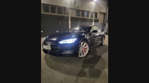 TESLA MOTORS Model S P85D, LAV KM, GRATIS LADING, BATTERITEST, 700HK EU06/28