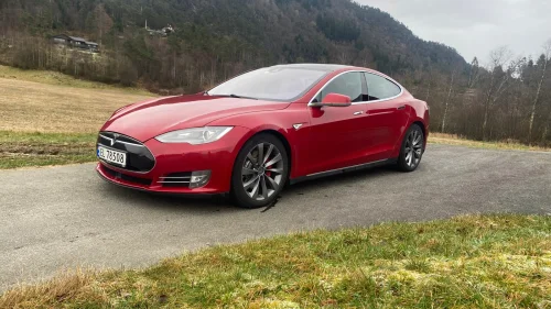 TESLA MOTORS Model S P85D Performance