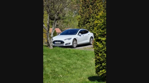 TESLA MOTORS Model S P85D Performance