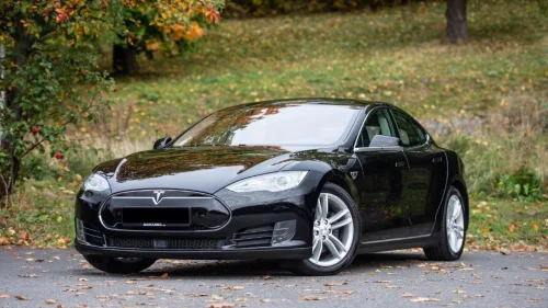 TESLA MOTORS Model S 70D- gratis lading