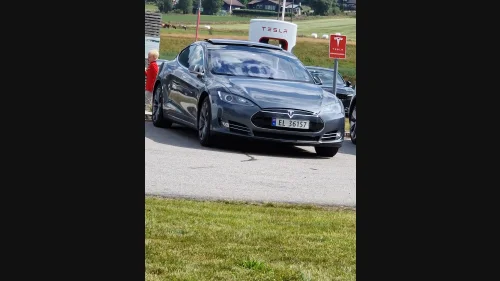 TESLA MOTORS MODEL S Sommerkjørt  P85  gratis lading godt utstyrt