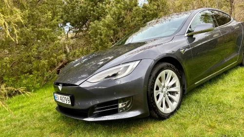 TESLA Model S 75D